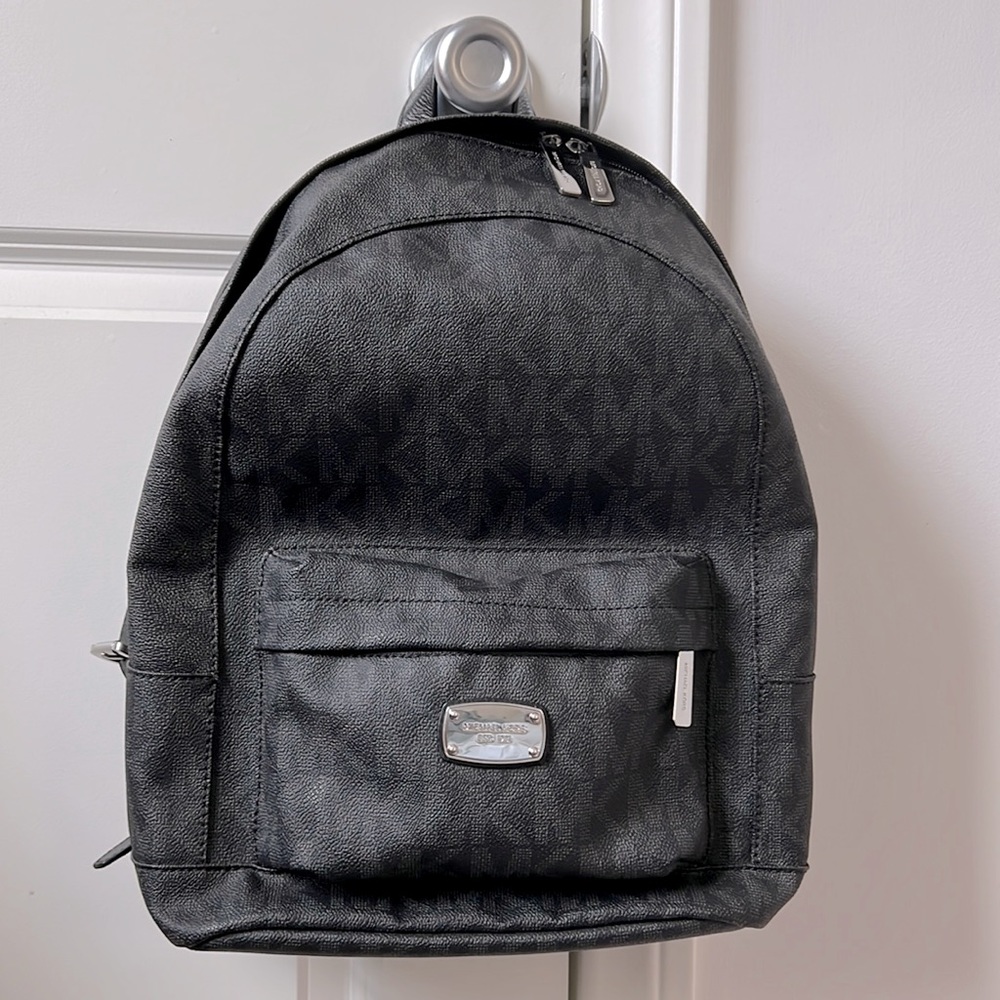 🎒NWT MK Unisex Jet Set Large Backpack! Black/Gray with Silver Hardware.